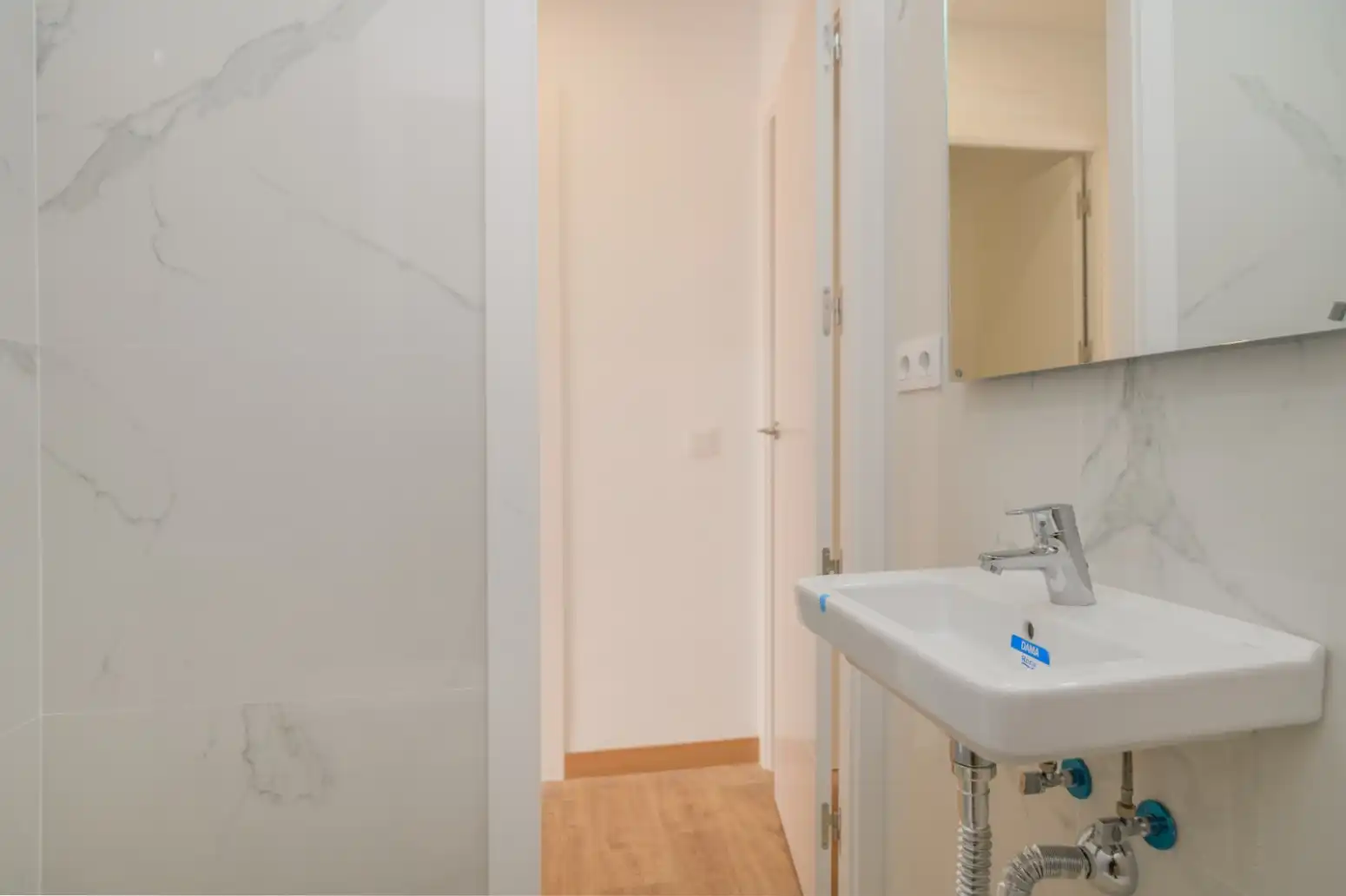 Bathroom of Flat for sale in Sant Boi de Llobregat  with Parquet flooring