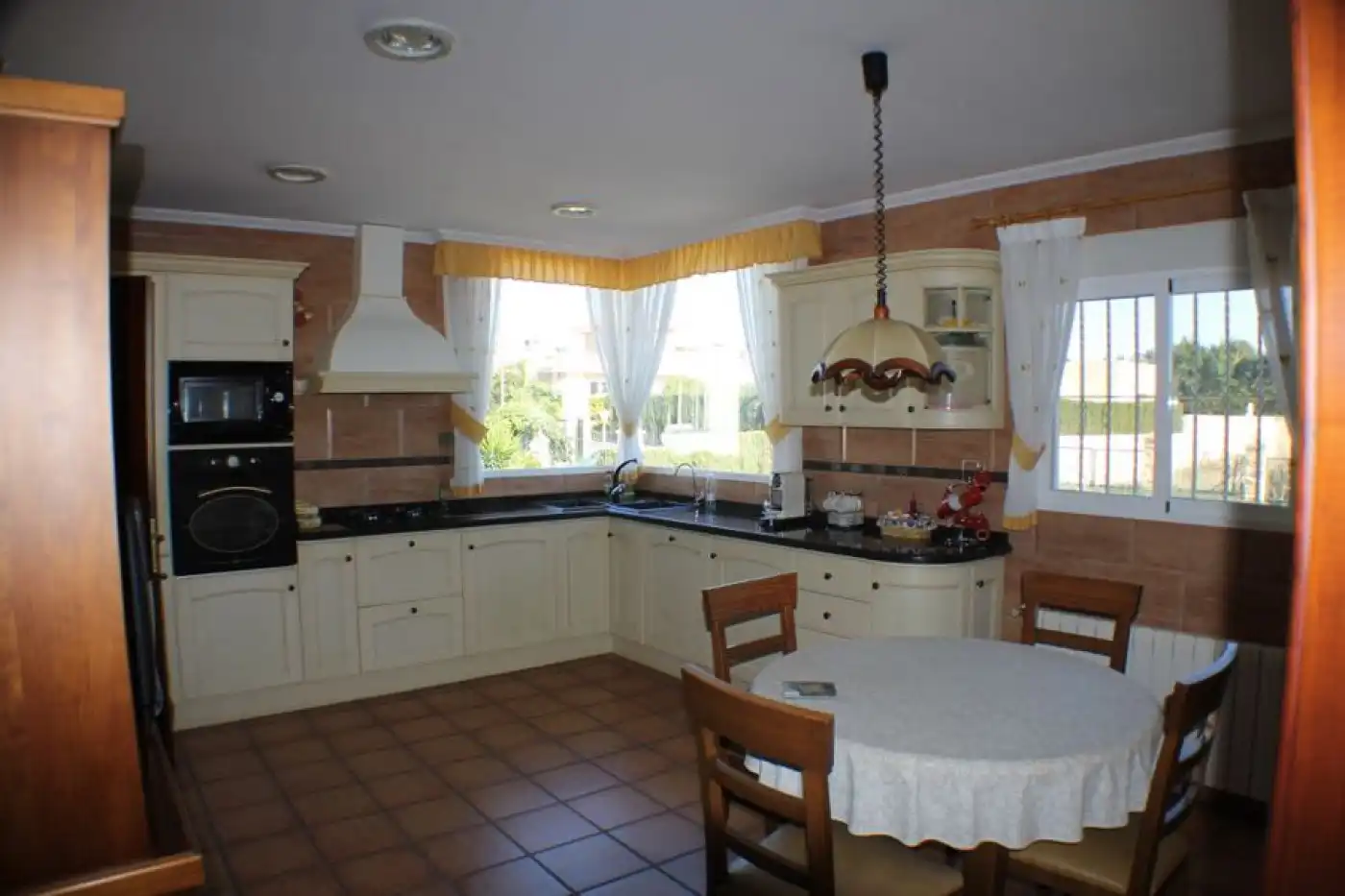 Cocina de Casa o chalet en venta en L'Alfàs del Pi con Aire acondicionado, Terraza y Piscina