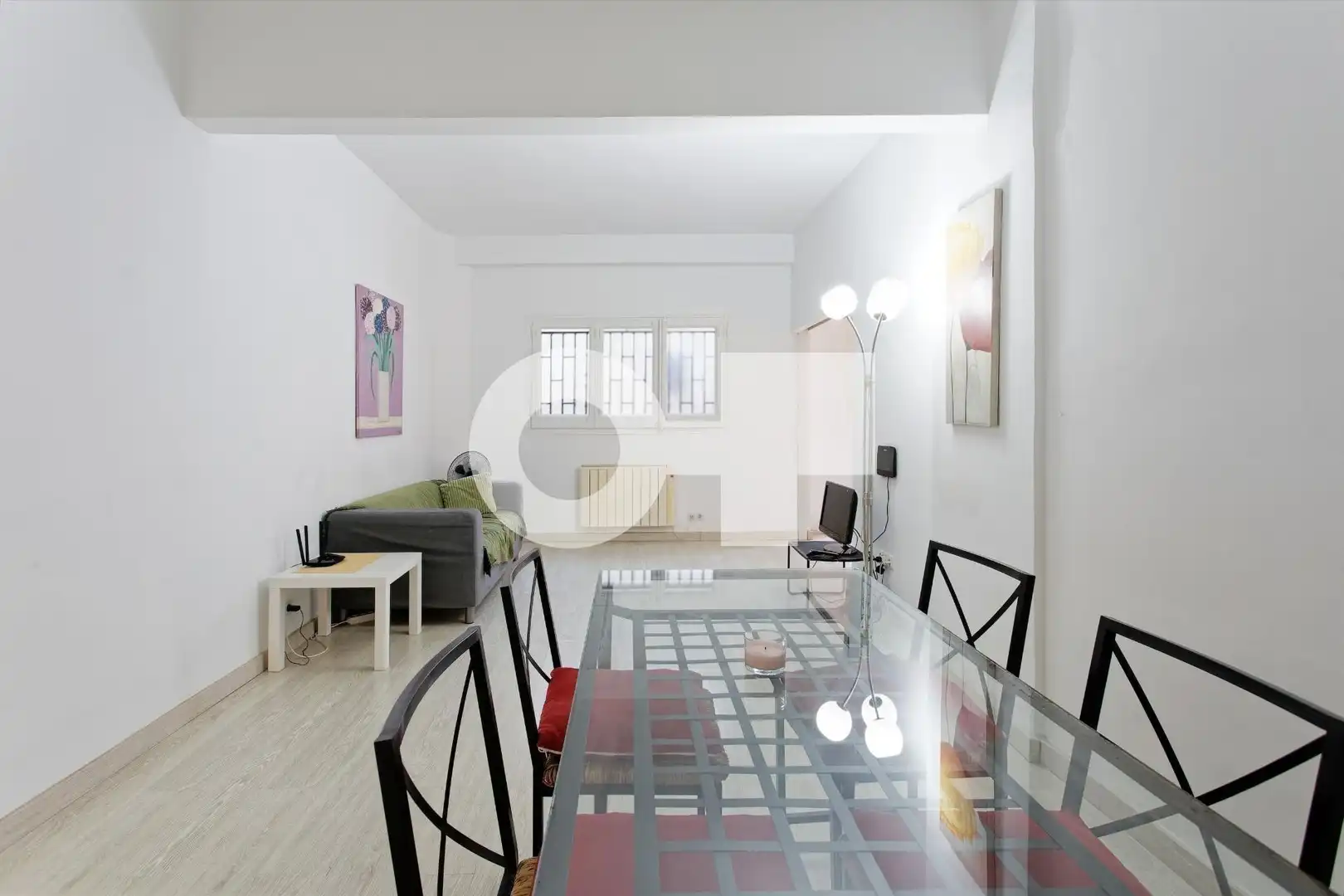 Sala d'estar de Estudi en venda en Barcelona amb Calefacció, Parquet i Moblat