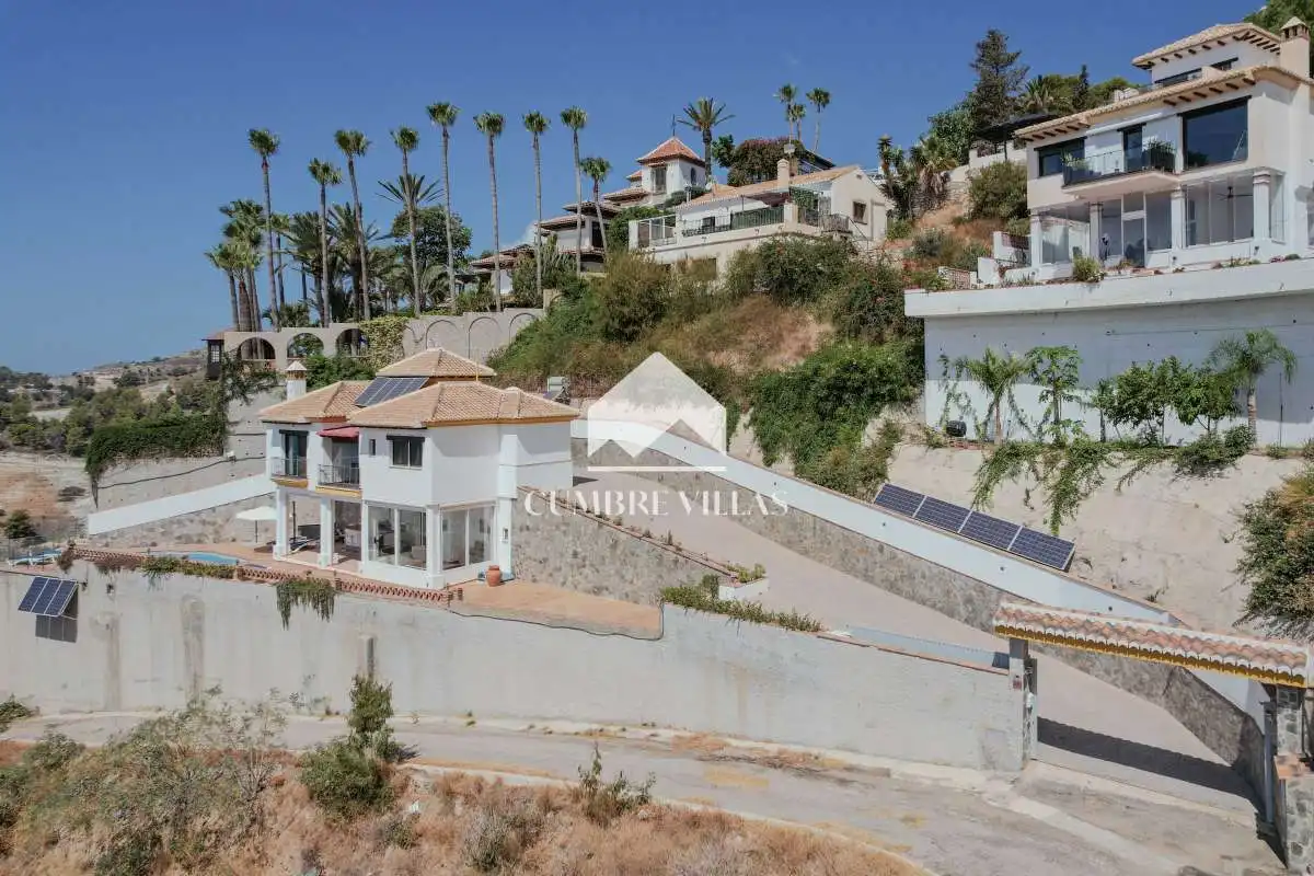 Vista exterior de Casa o chalet en venta en Almuñécar con Terraza, Amueblado y Internet