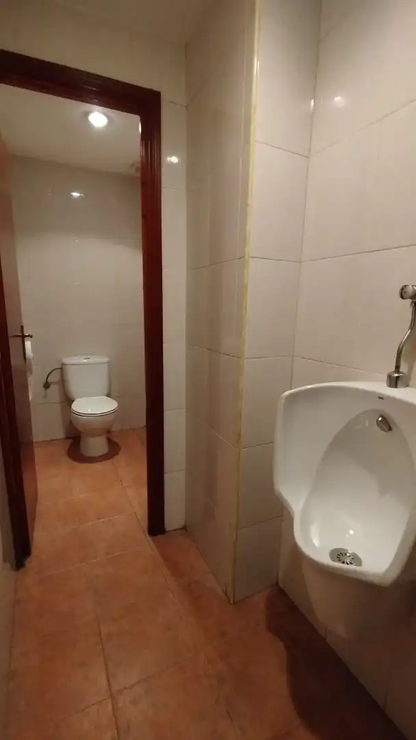 Baño de Local de alquiler en Azuqueca de Henares con Aire acondicionado, Calefacción y Amueblado