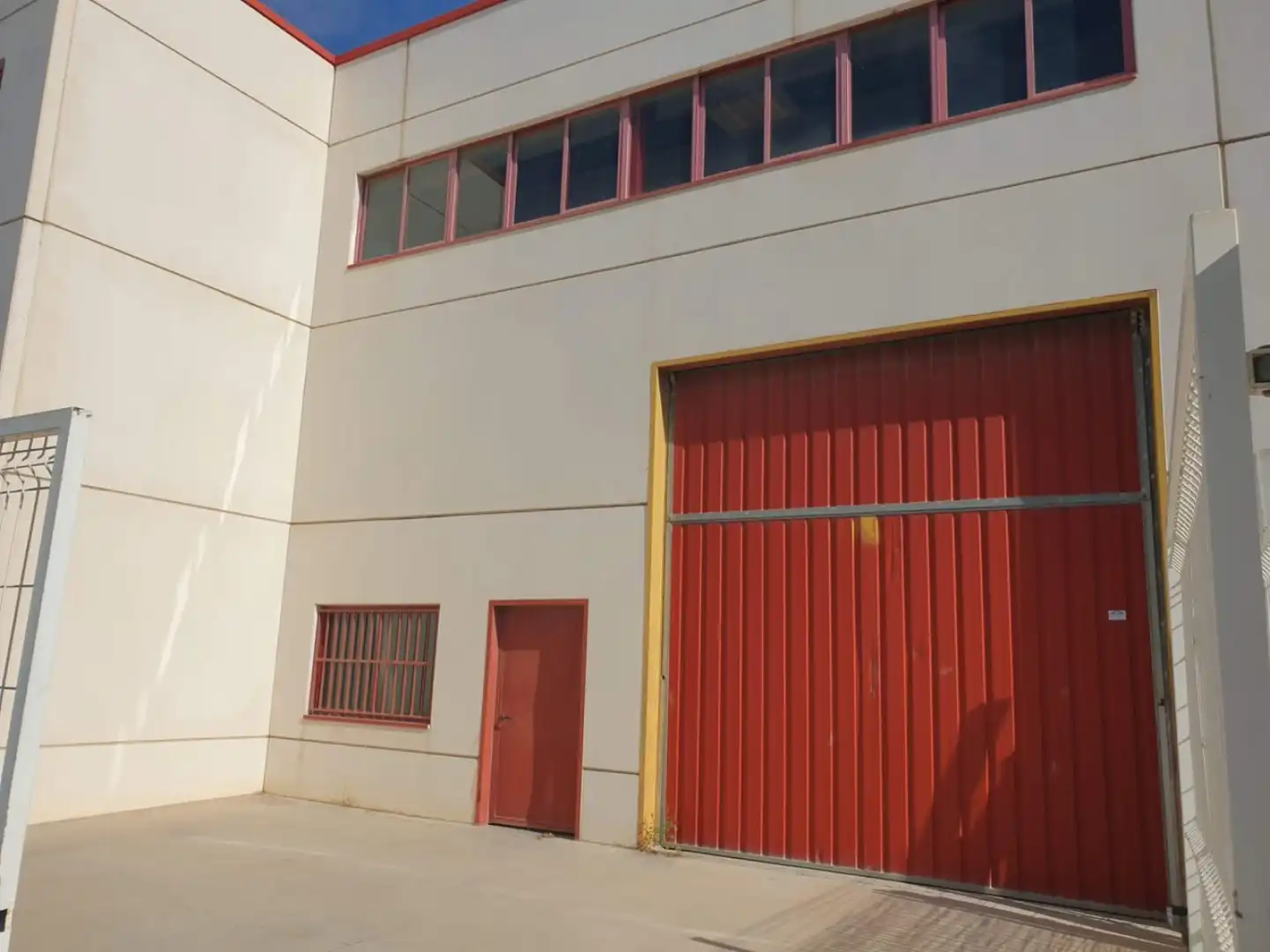 Vista exterior de Nau industrial de lloguer en Sagunto / Sagunt