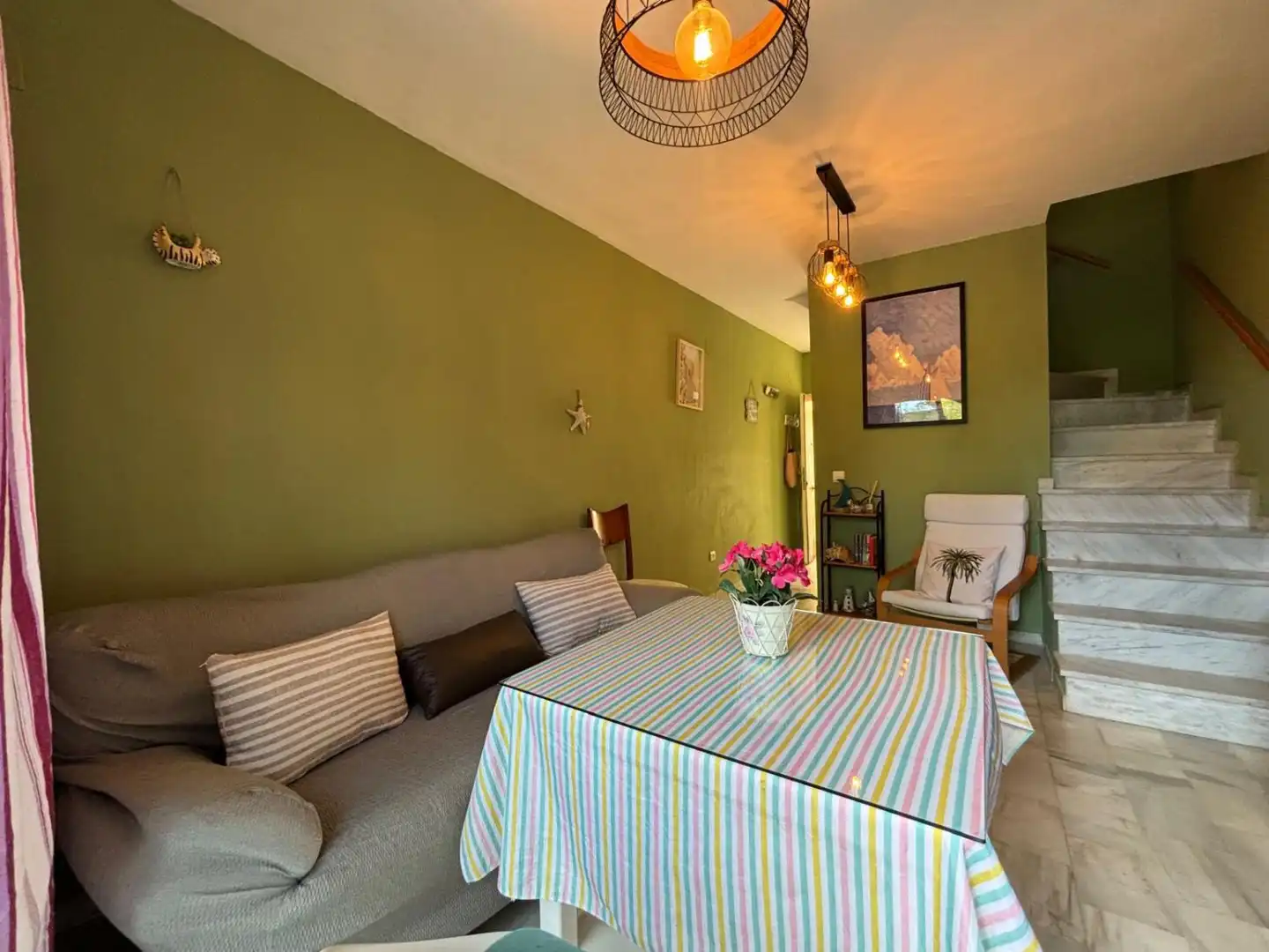 Sala de estar de Casa adosada en venta en Islantilla con Terraza, Trastero y Piscina comunitaria