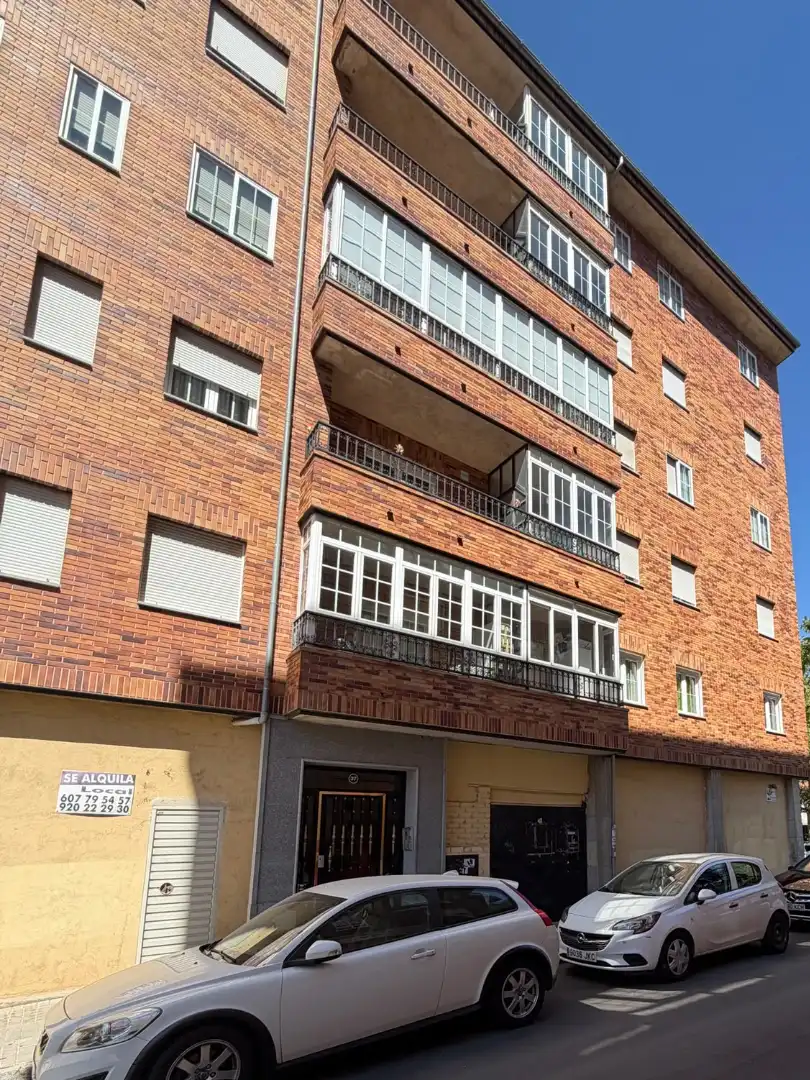 Flat with lift for sale in Calle Capitán Peñas, imagen 2