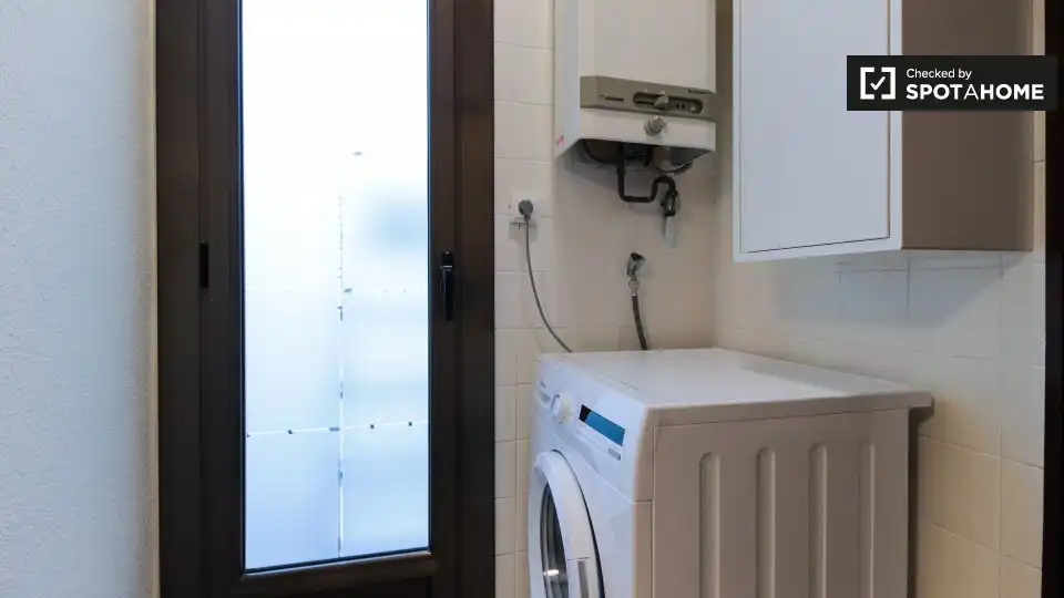 Bany de Apartament per a compartir en Barcelona amb Aire condicionat, Calefacció i Terrassa