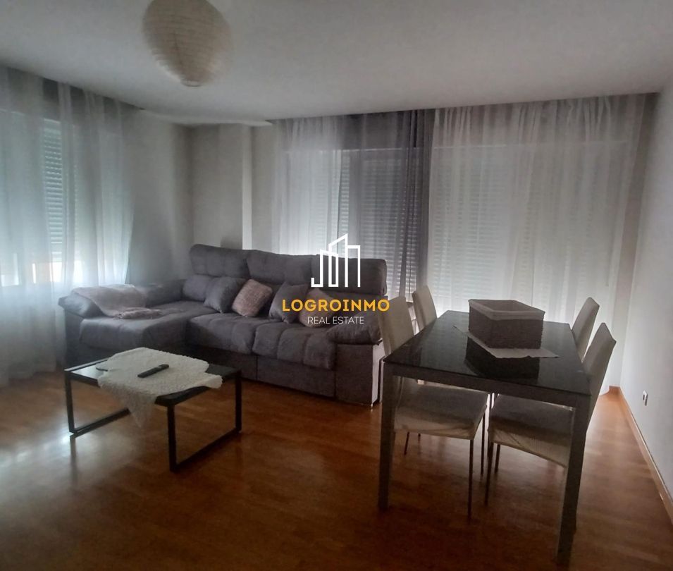 Sala d'estar de Dúplex en venda en  Logroño amb Calefacció, Terrassa i Traster