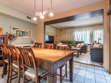 Terraced house with pool for sale in Parets del Vallès