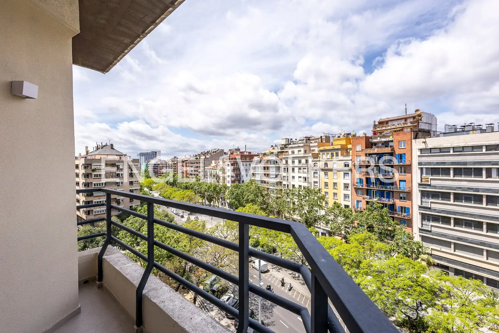 Vista exterior de Pis en venda en Barcelona amb Aire condicionat, Calefacció i Terrassa