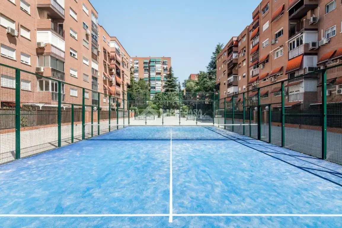 Vista exterior de Pis en venda en Madrid amb Calefacció, Parquet i Moblat