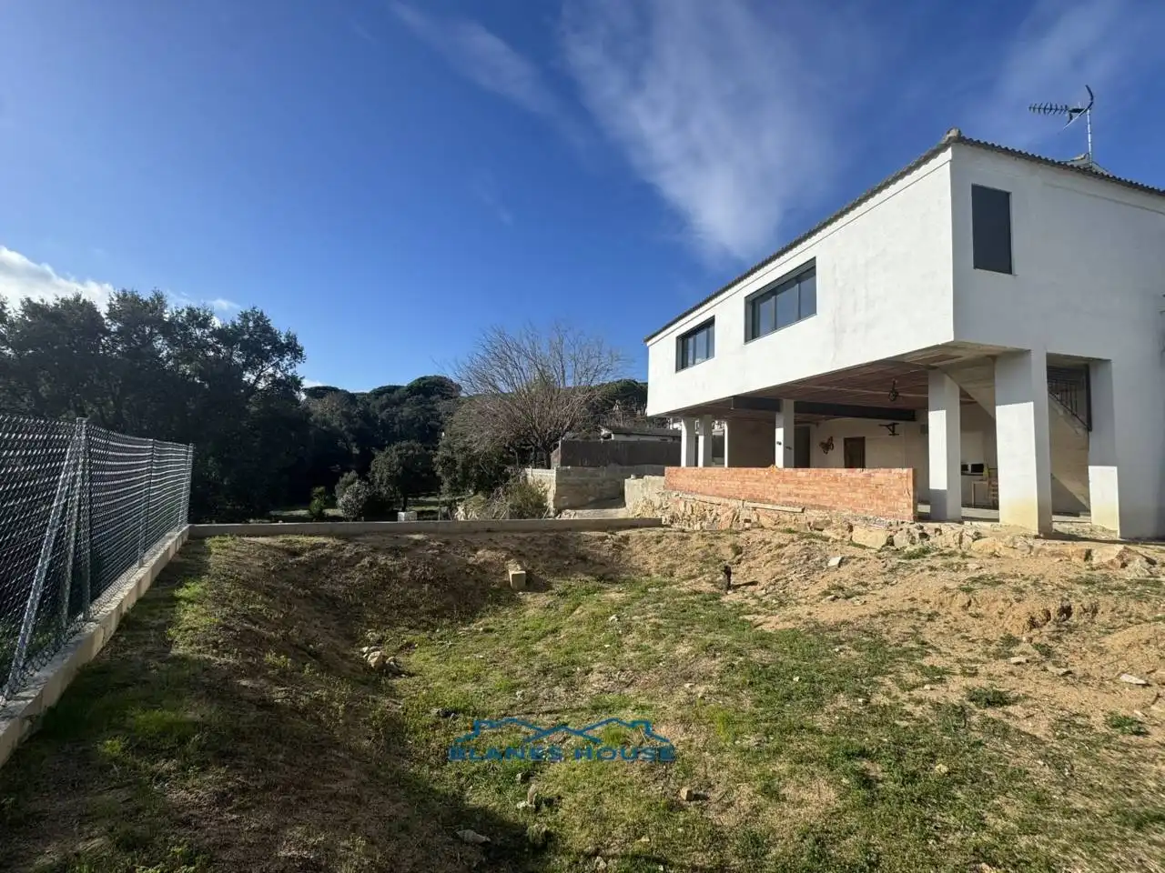Vista exterior de Casa o xalet en venda en Palafolls amb Aire condicionat, Calefacció i Jardí privat
