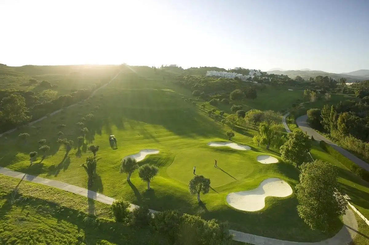 Vista exterior de Ático en venta en Estepona con Aire acondicionado, Calefacción y Terraza