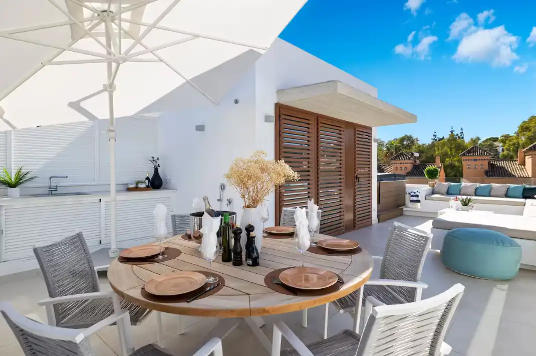Terrassa de Casa adosada de lloguer en Marbella amb Aire condicionat, Calefacció i Jardí privat