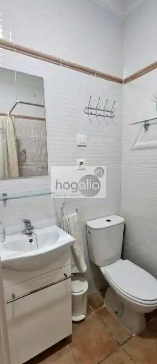 Bathroom of Ground floor for rent in Sevilla  with Air Conditioner and Furnished