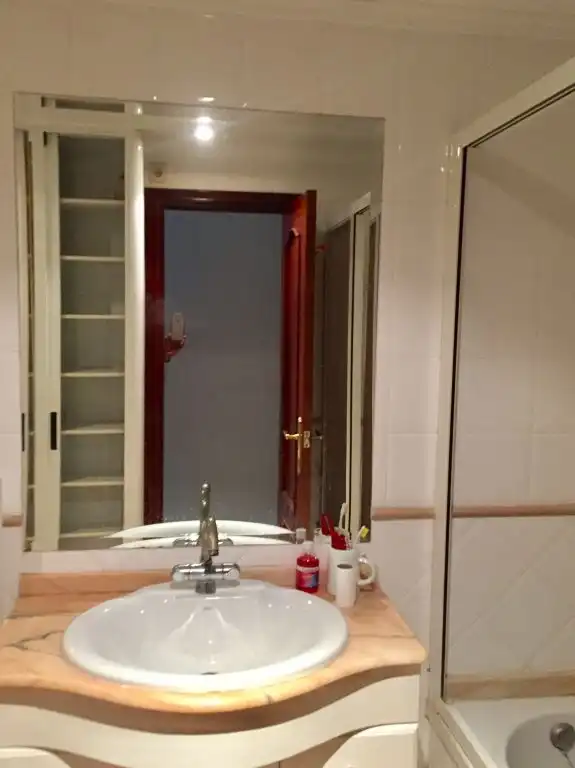 Baño de Piso de alquiler en Valencia con Aire acondicionado, Calefacción y Trastero
