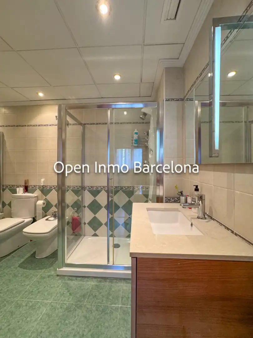 Bathroom of Houses for sale in Castelldefels  with Air Conditioner, Heating and Private garden