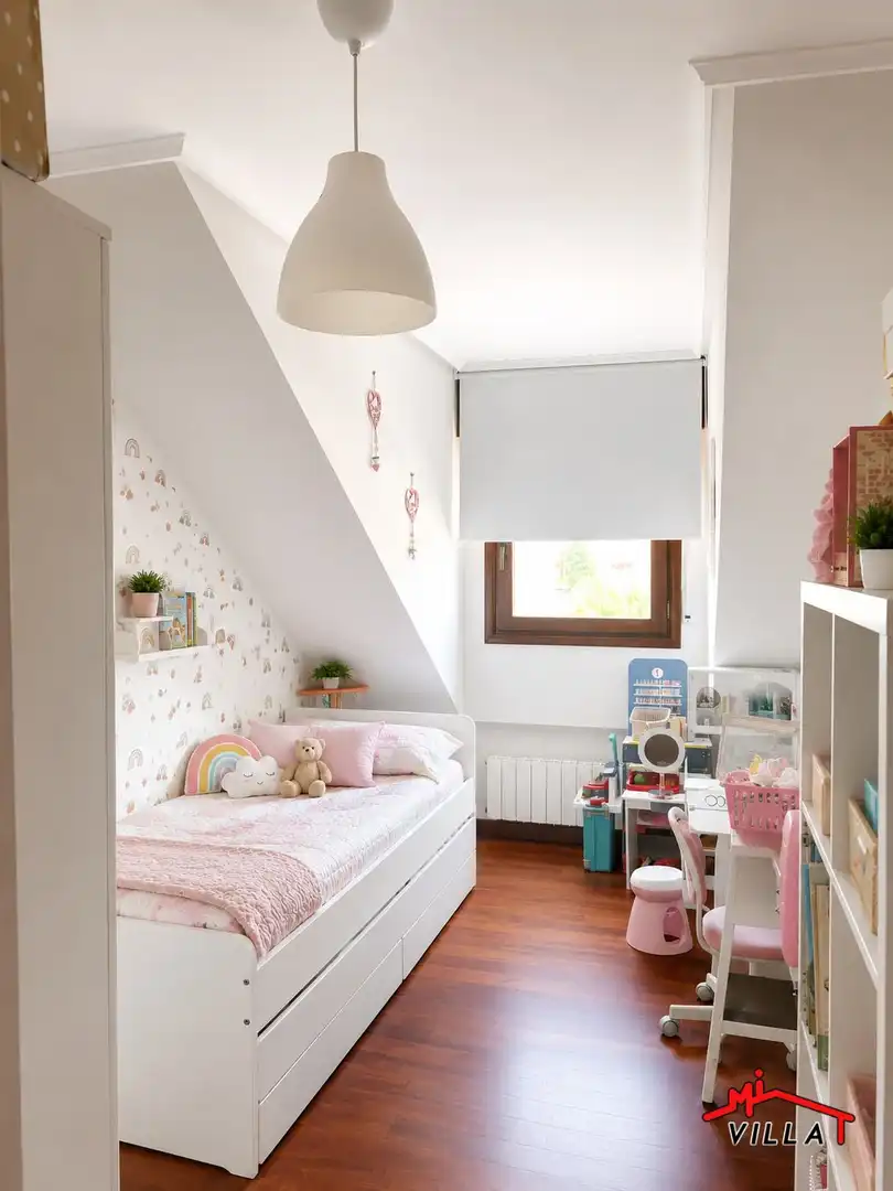 Schlafzimmer von Dachboden zum Verkauf in Bárcena de Cicero mit Heizung, Terrasse und Abstellraum