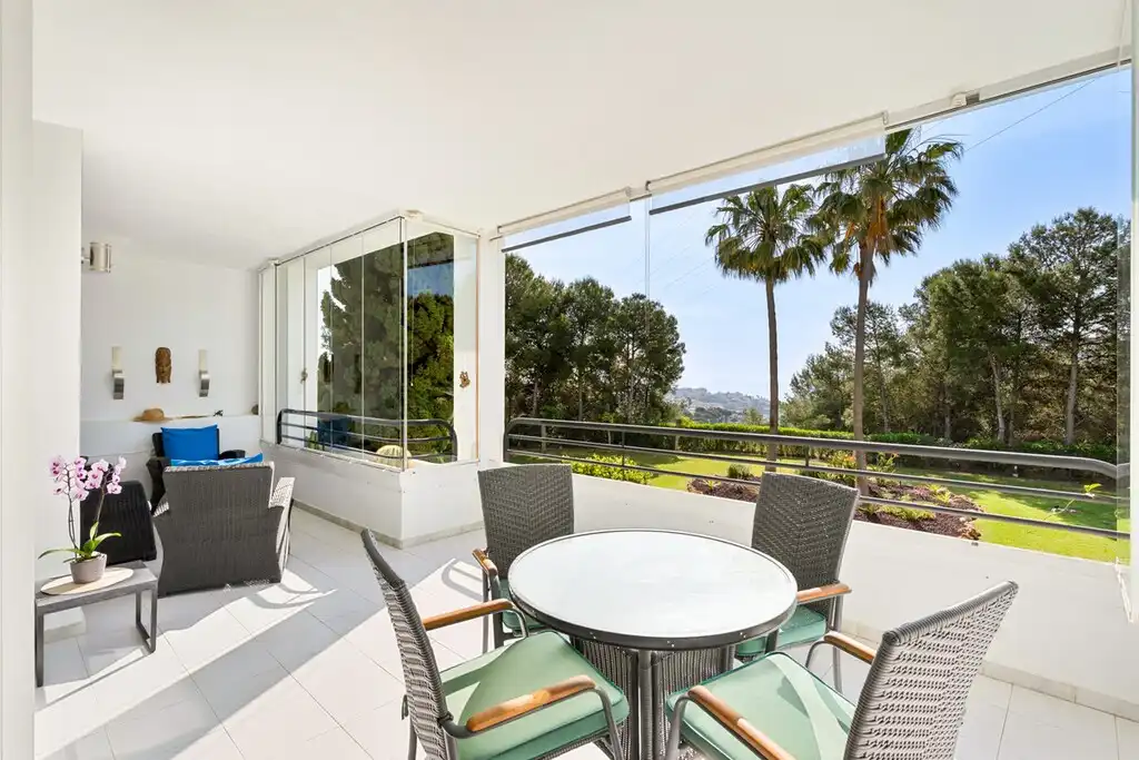 Apartamento con piscina en venta en Riviera del Sol