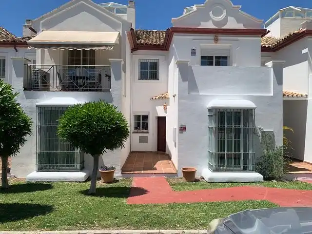 Adossat amb piscina en venda a Camino Cortés 0