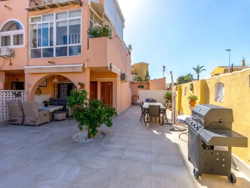 Apartment with garden for sale in Playa de los Locos