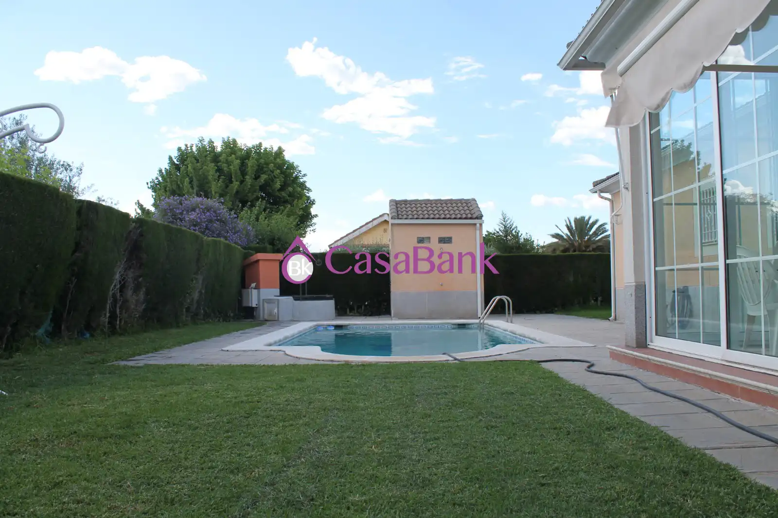 Piscina de Casa o xalet en venda en Córdoba amb Aire condicionat, Jardí privat i Piscina