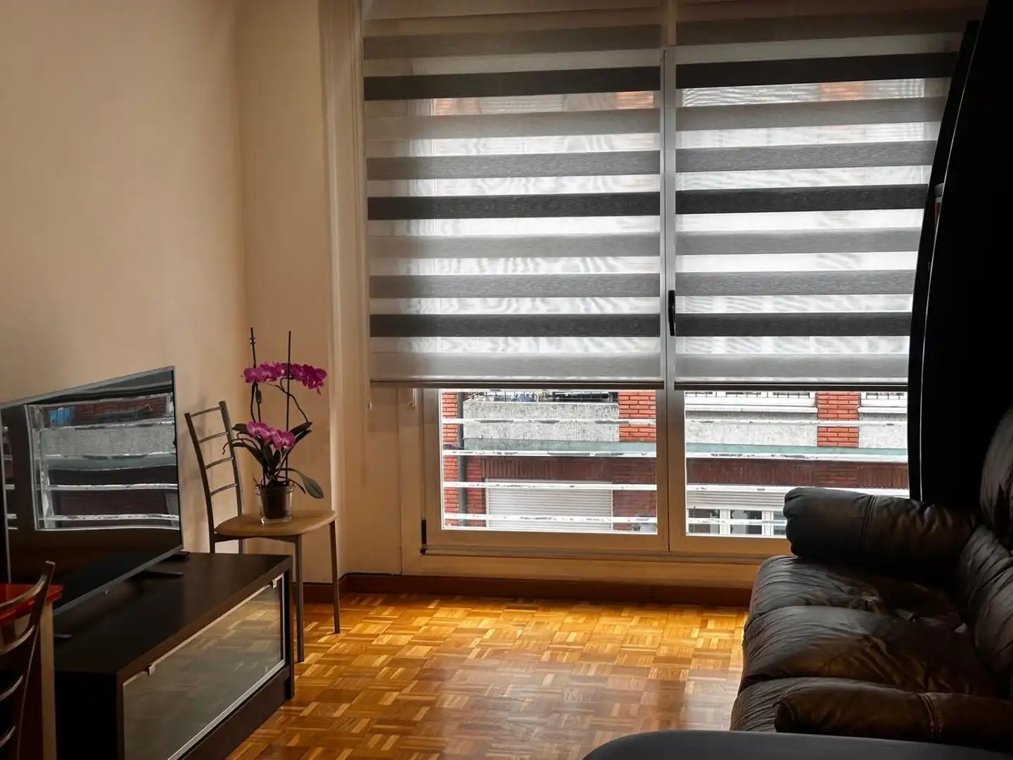 Sala de estar de Piso en venta en Oviedo  con Calefacción, Parquet y Trastero