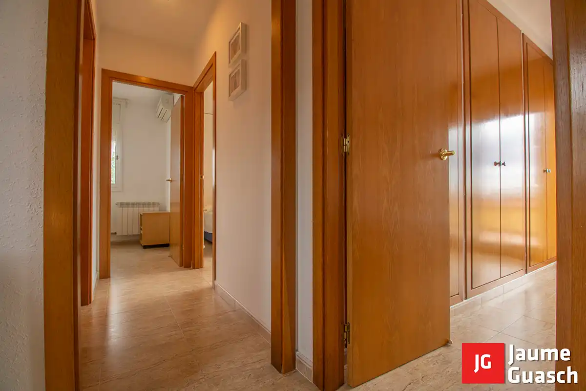 Einfamilien-Reihenhaus zum Verkauf in Torredembarra mit Klimaanlage, Heizung und Privatgarten