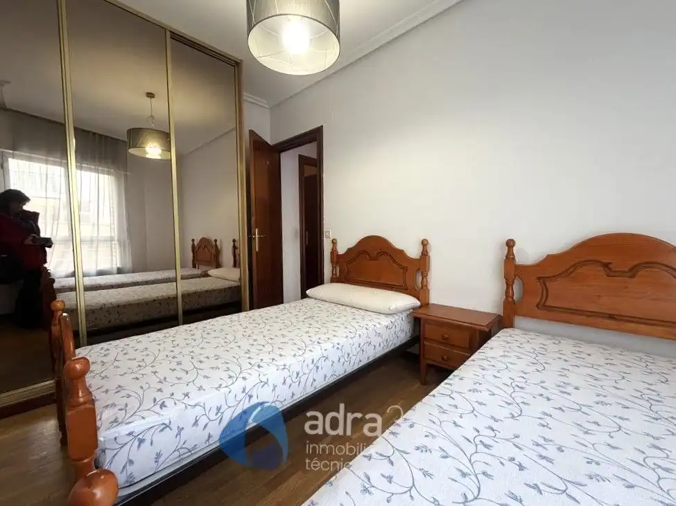 Dormitori de Apartament en venda en  Logroño amb Calefacció, Terrassa i Traster