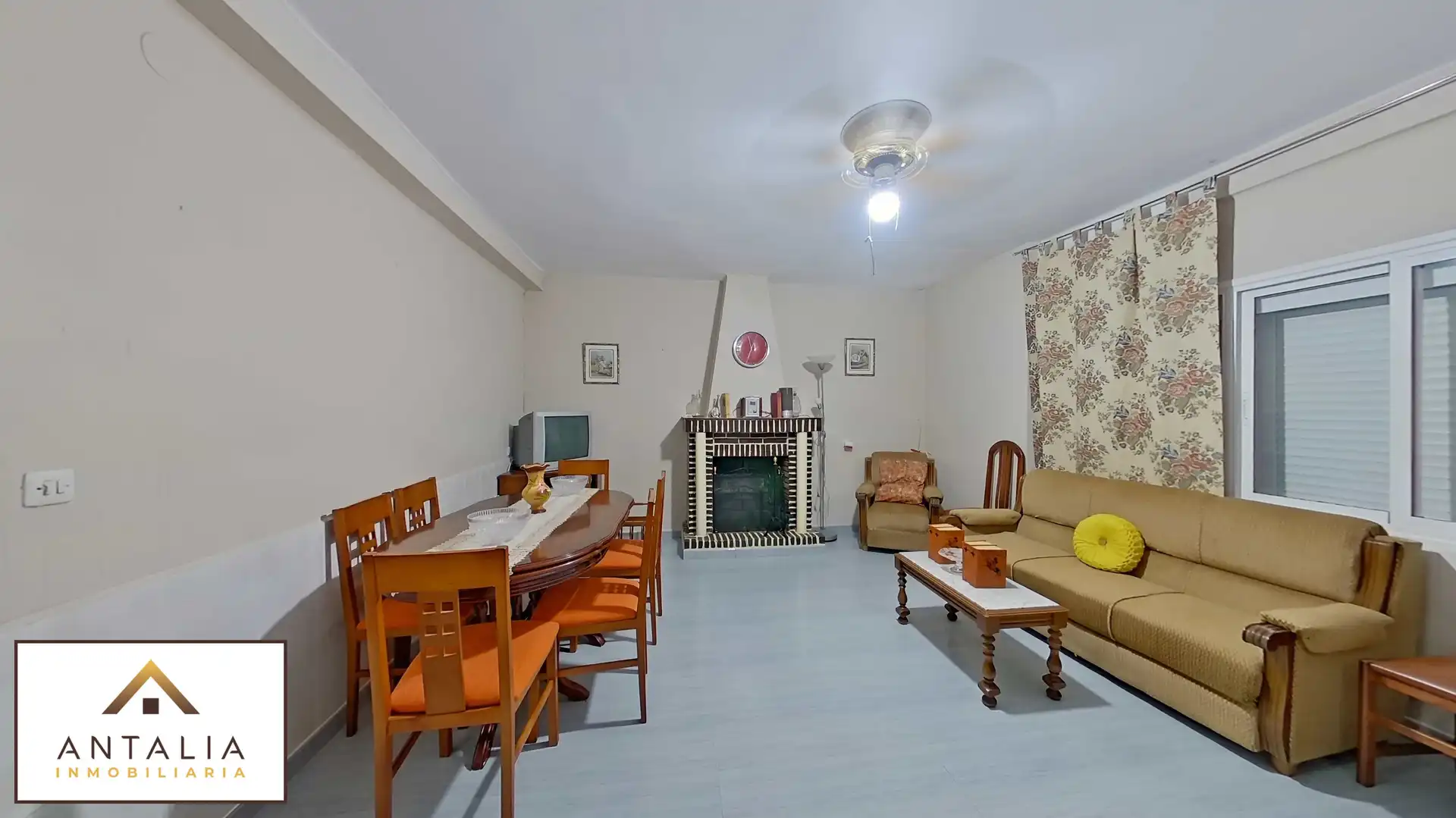 Sala d'estar de Casa o xalet en venda en Cáceres amb Terrassa, Traster i Piscina