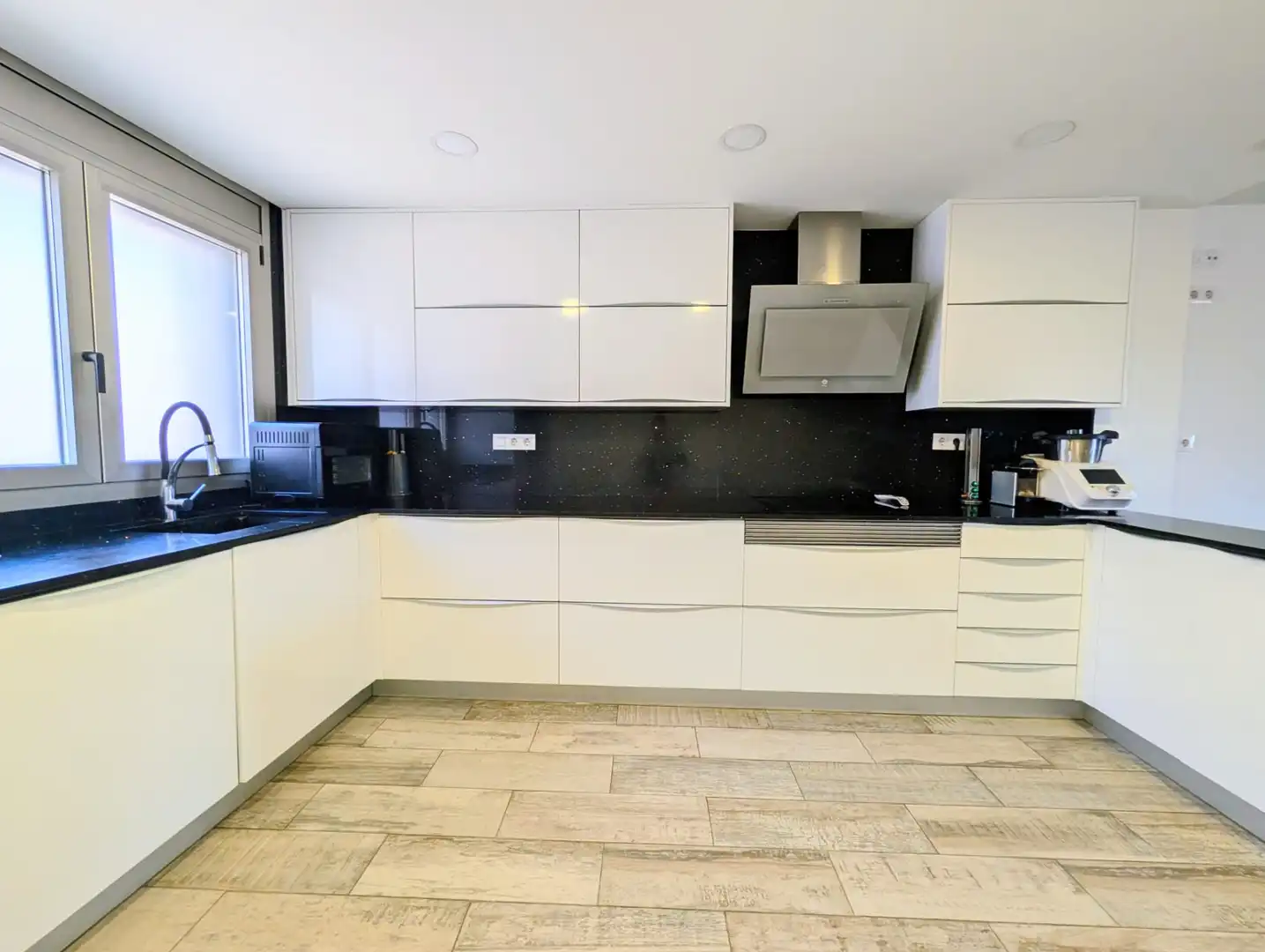 Cocina de Casa adosada en venta en Badalona con Parquet, Terraza y Trastero