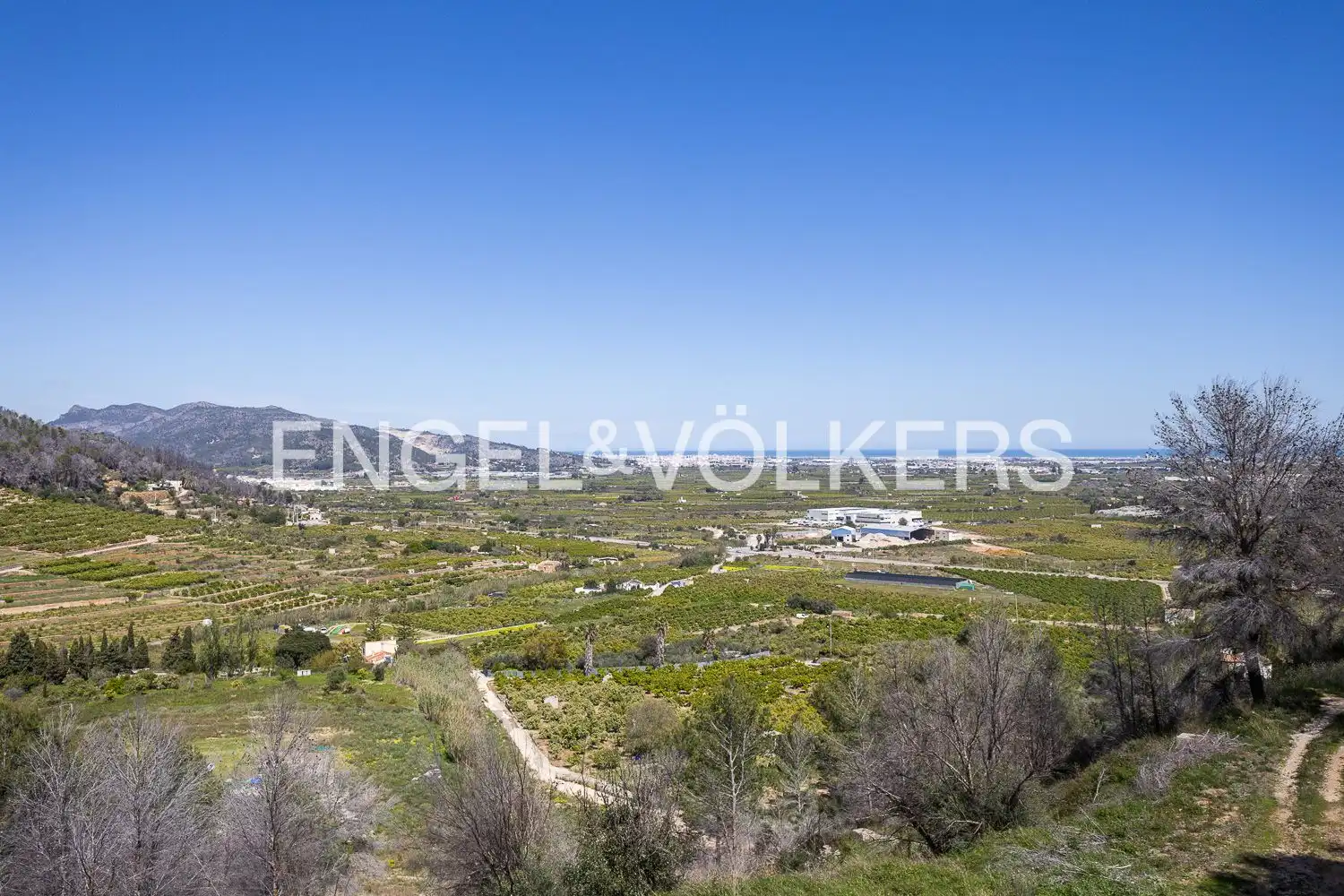 Flat for sale in Ador  with Air Conditioner, Heating and Private garden