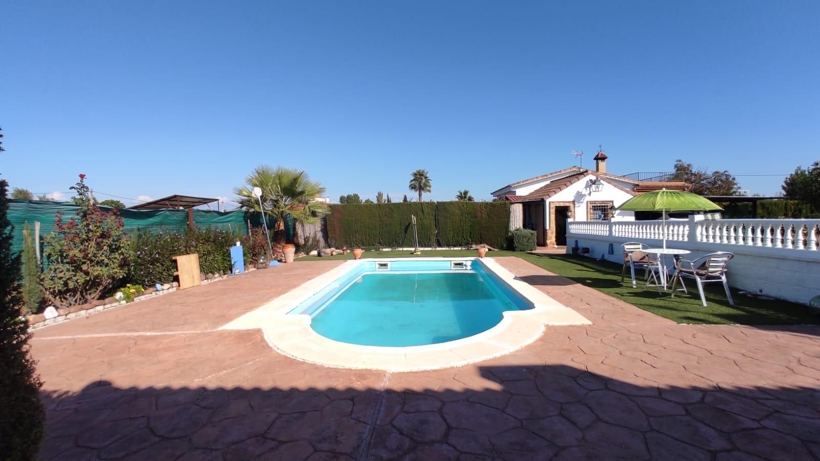 Jardí de Finca rústica en venda en El Carpio amb Calefacció, Traster i Piscina