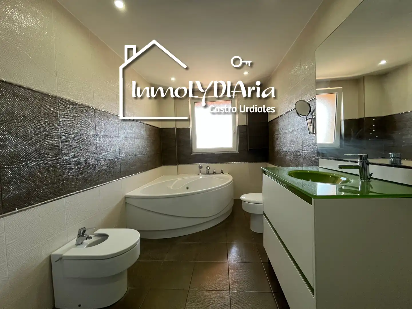 Bathroom of Houses for sale in Castro-Urdiales  with Heating, Private garden and Terrace