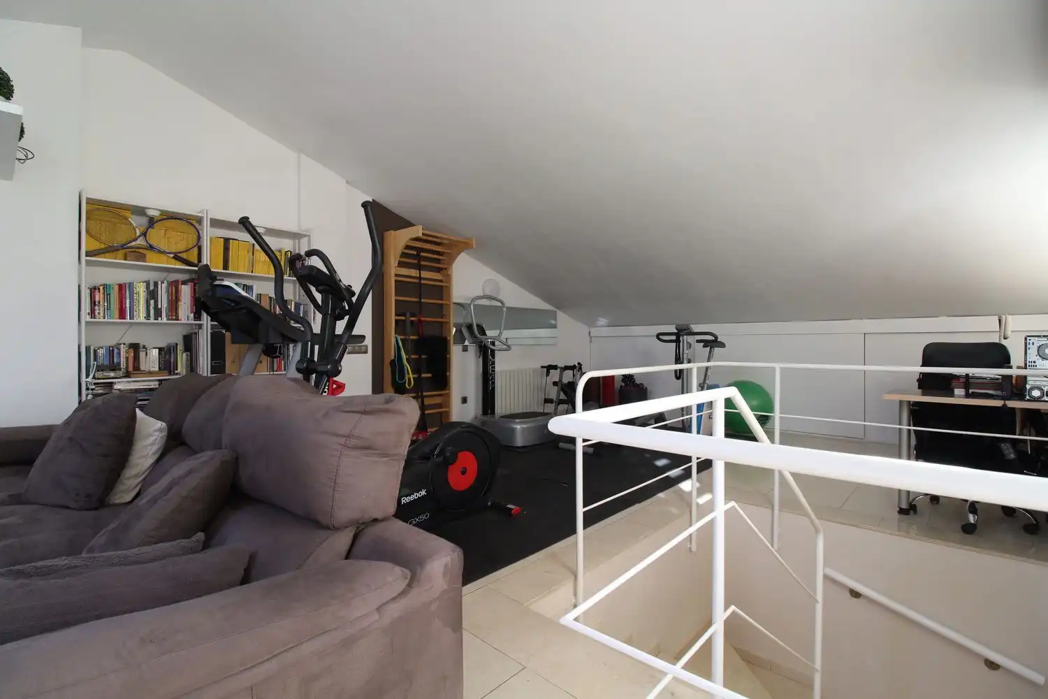 Wohnung zum Verkauf in Girona mit Klimaanlage, Abstellraum und Balkon