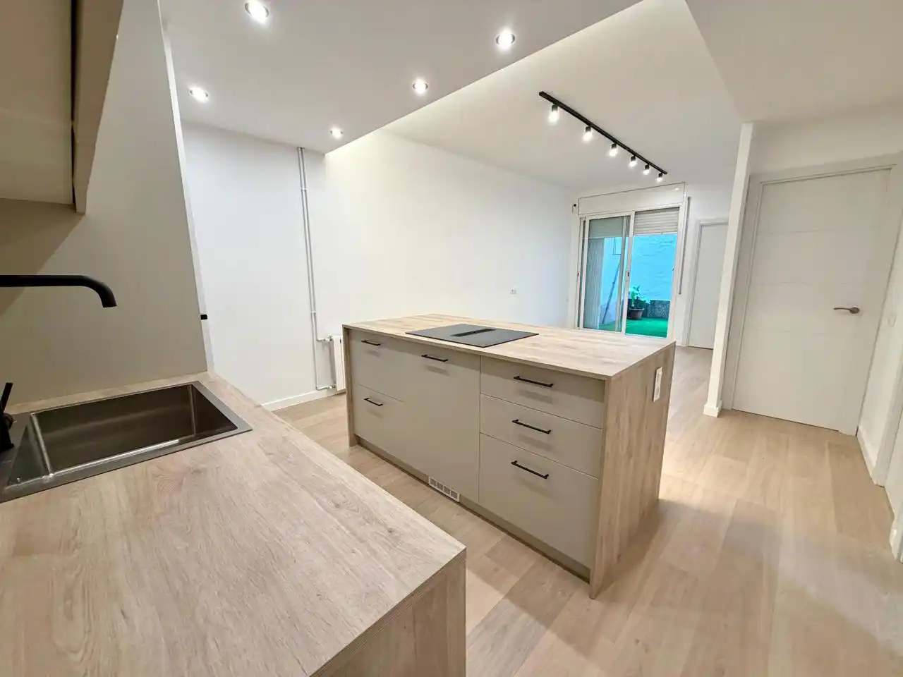 Cocina de Piso en venta en Montcada i Reixac con Calefacción, Parquet y Terraza