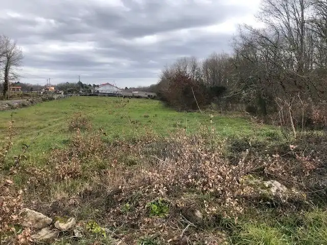 Residential zum Verkauf in Amoeiro