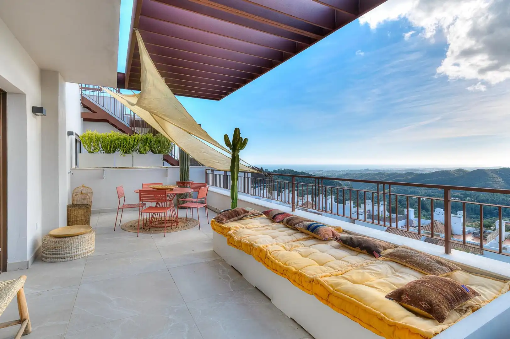 Terrace of Attic for sale in Istán  with Air Conditioner, Private garden and Terrace