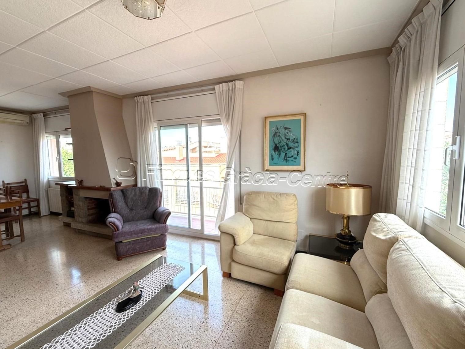 Flat for sale in  VILADOMAT DE, Gràcia