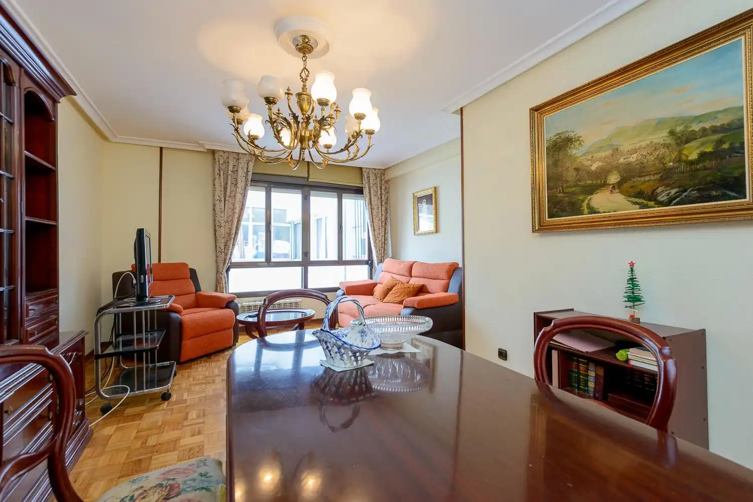 Sala de estar de Piso en venta en Oviedo  con Calefacción, Amueblado y Balcón