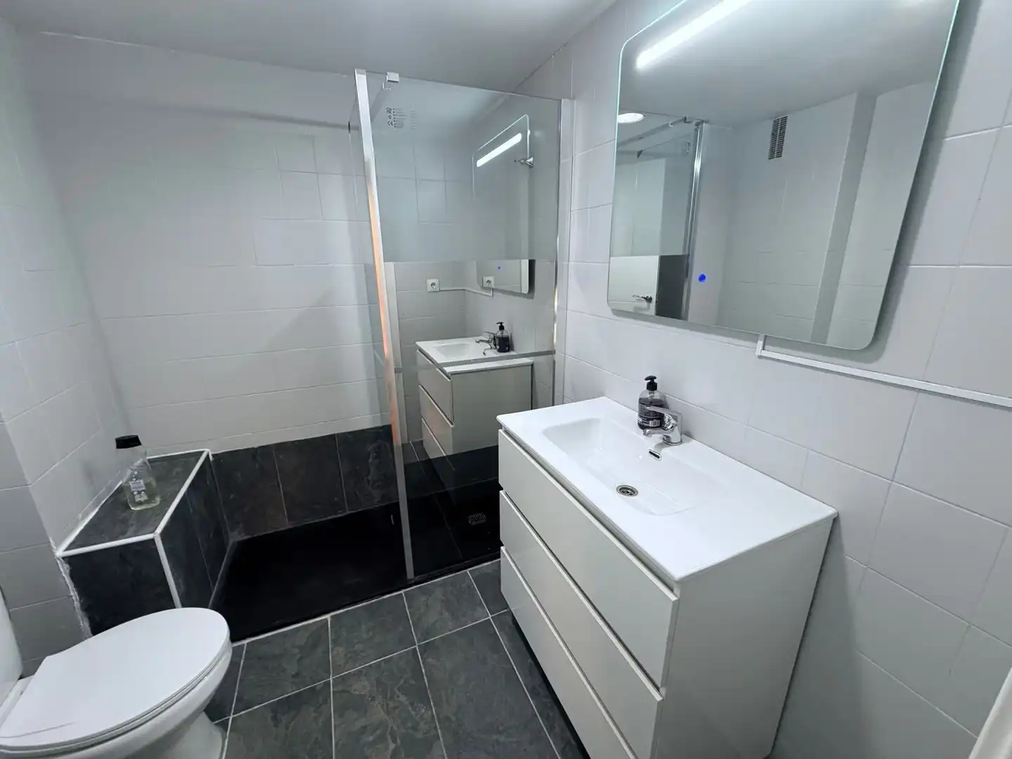 Baño de Piso de alquiler en Granada con Aire acondicionado y Terraza