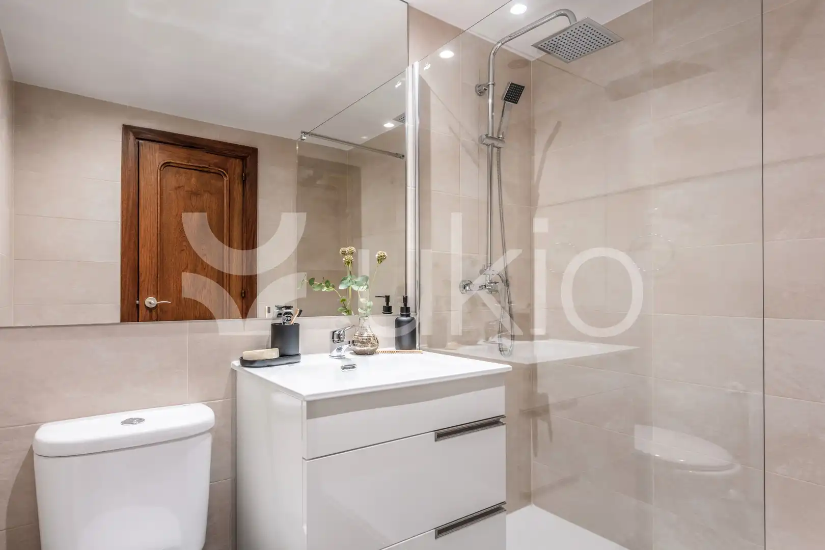 Badezimmer von Wohnungen zur Miete in Madrid mit Klimaanlage, Möbliert und Waschmaschine