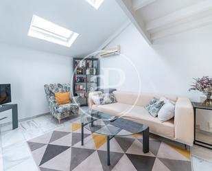 Living room of Attic to rent in  Madrid Capital  with Air Conditioner and Furnished