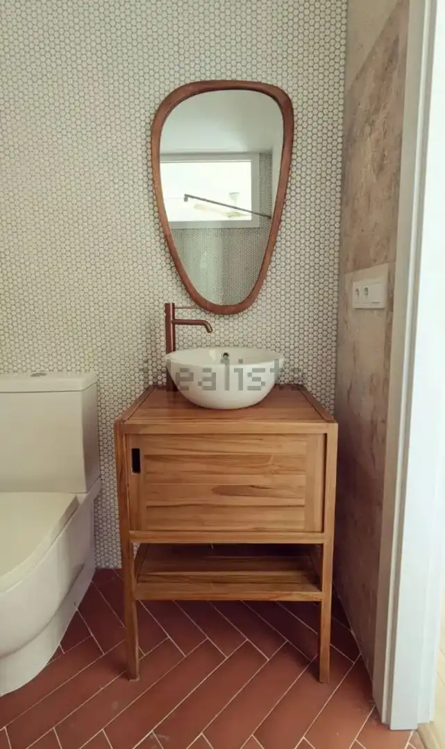 Bathroom of Flat for rent in Valencia  with Air Conditioner, Heating and Furnished