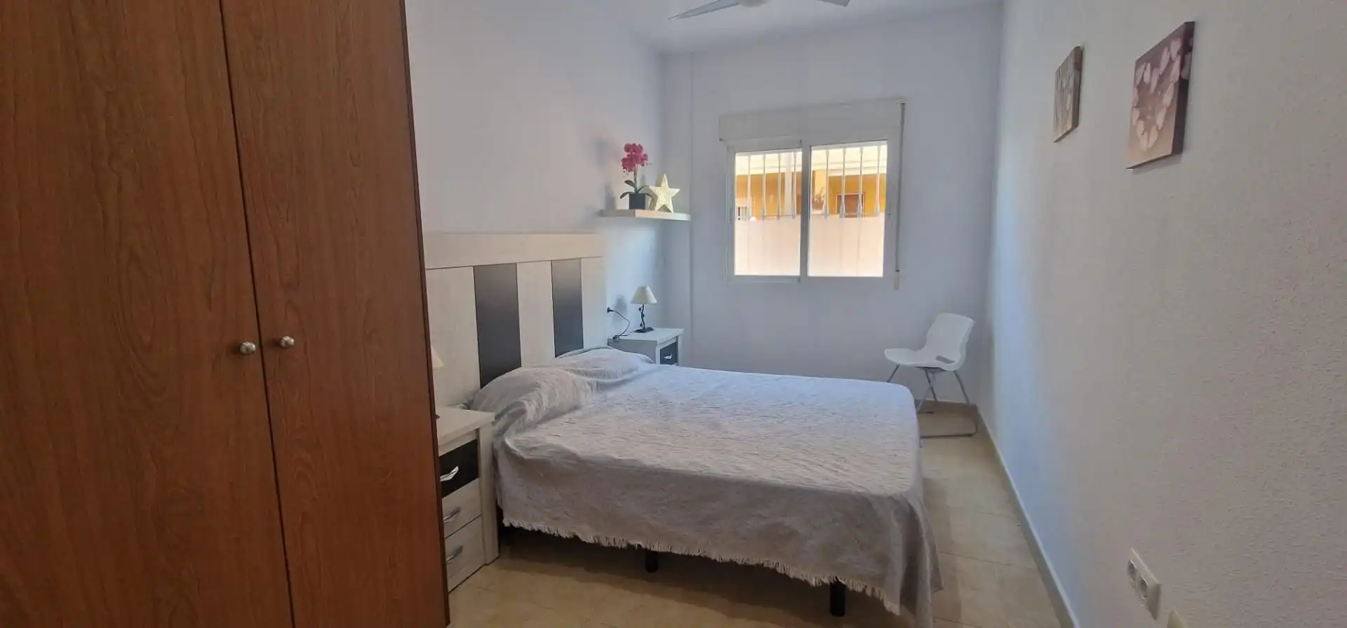 Schlafzimmer von Wohnung zur Miete in Águilas mit Klimaanlage, Privatgarten und Möbliert