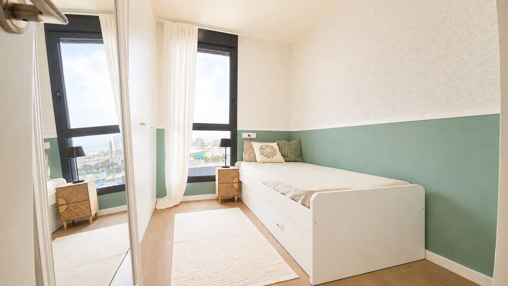 Habitación de Piso de alquiler en Badalona con Aire acondicionado, Terraza y Amueblado