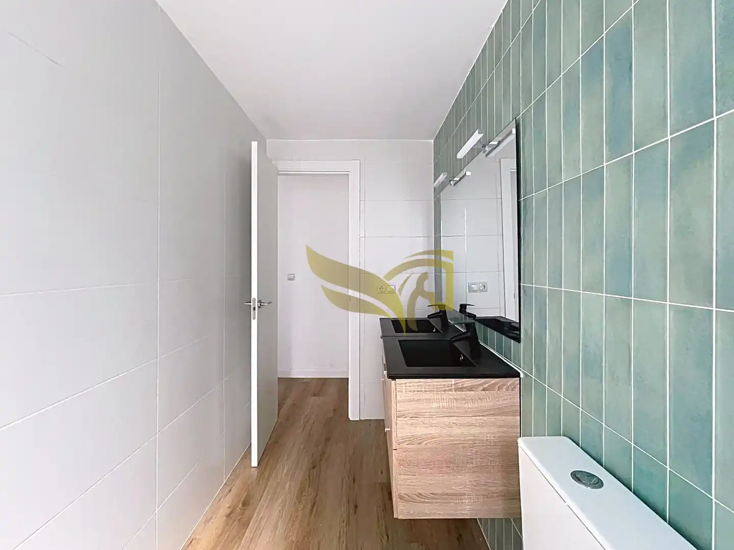 Bathroom of Attic for sale in Sevilla  with Air Conditioner, Heating and Terrace
