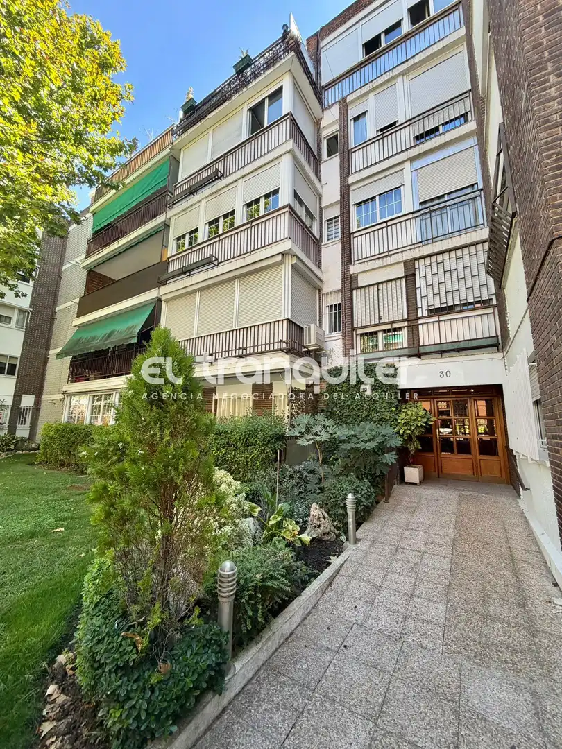 Außenansicht von Wohnung zur Miete in Madrid mit Klimaanlage, Parkett und Terrasse