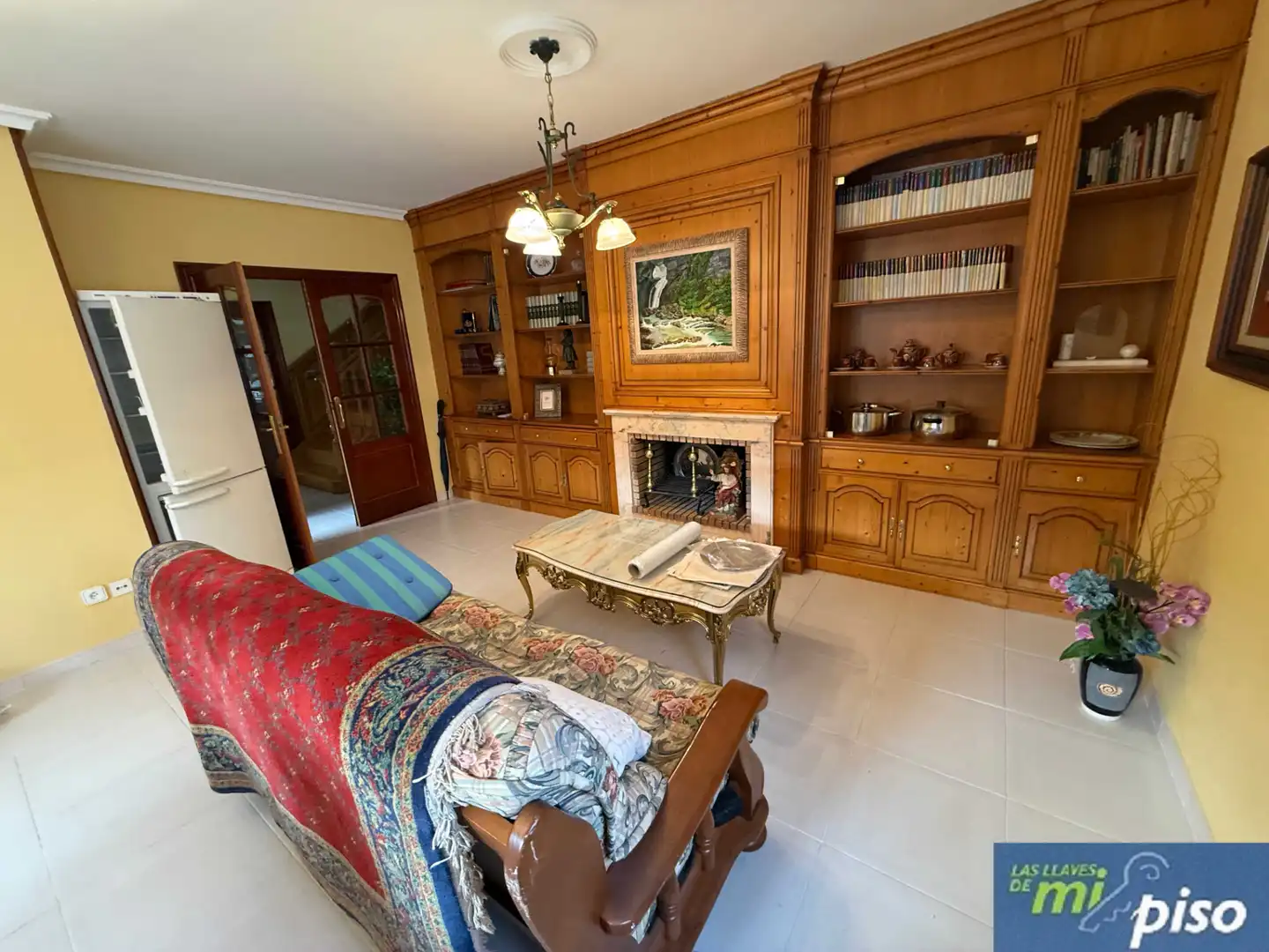Sala d'estar de Casa o xalet en venda en Santovenia de Pisuerga amb Calefacció, Jardí privat i Parquet