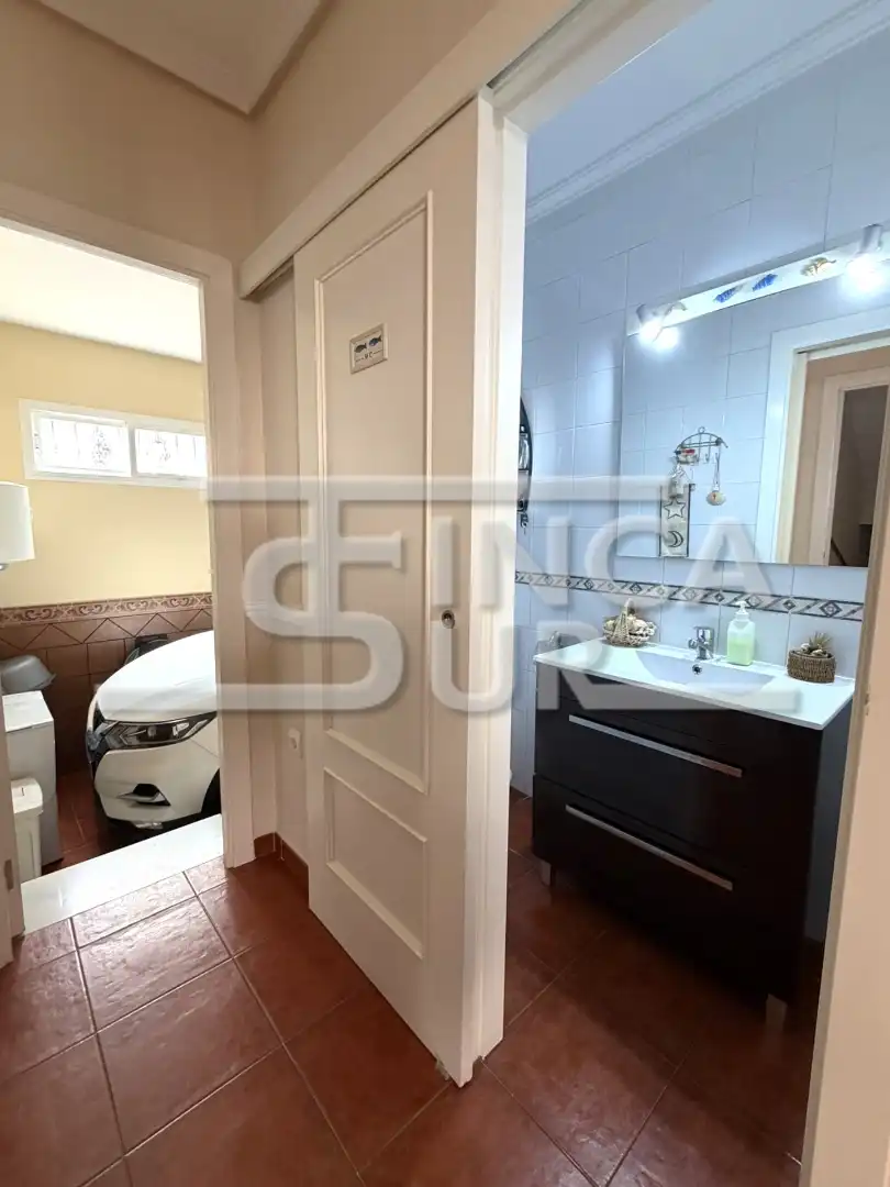 Baño de Casa adosada en venta en Roquetas de Mar con Aire acondicionado, Calefacción y Terraza