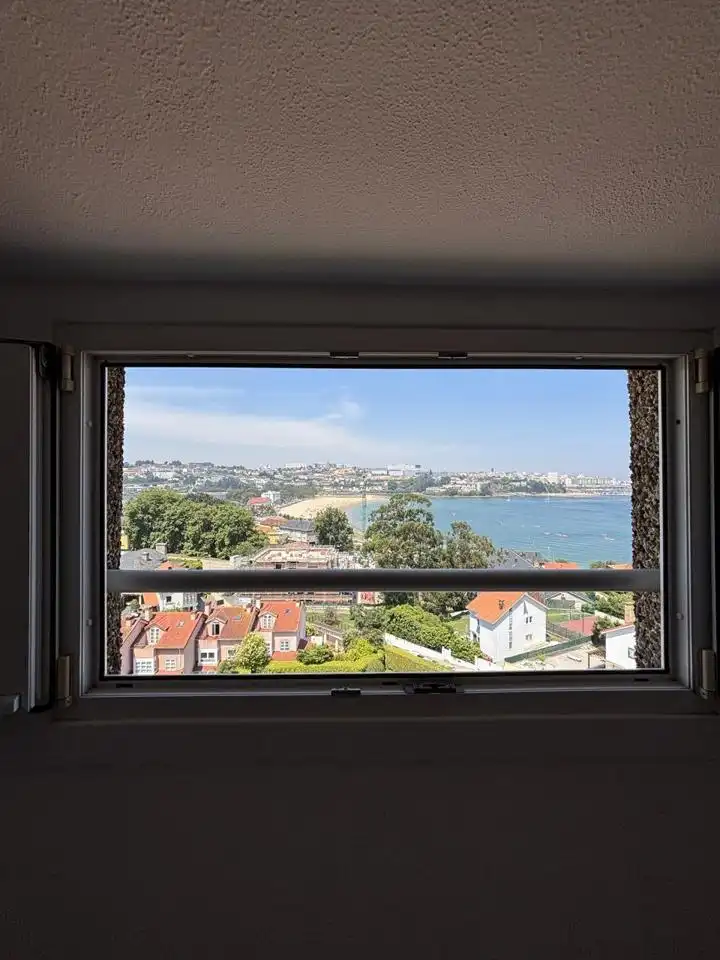 Vista exterior de Pis en venda en Oleiros amb Terrassa