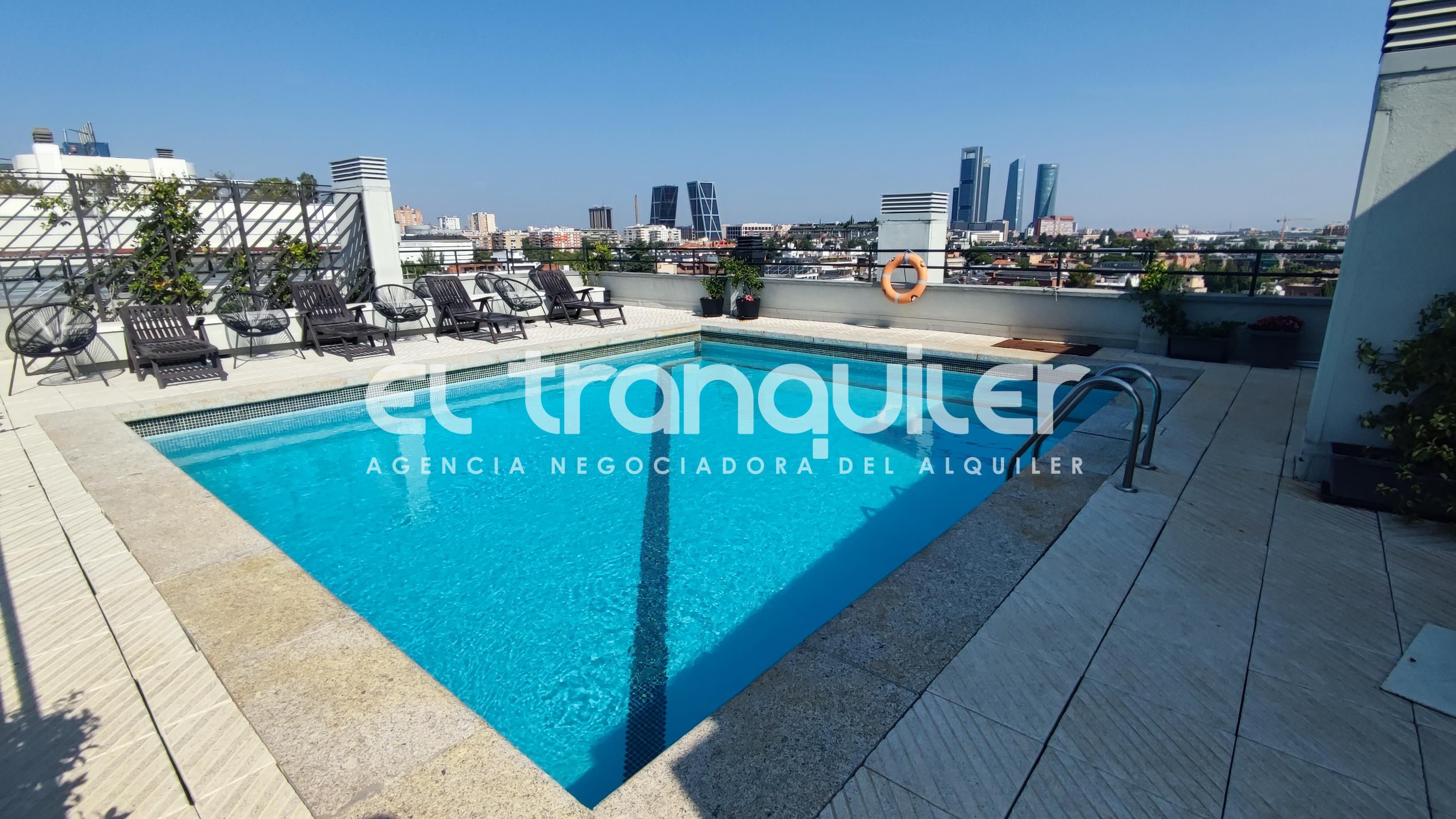 Swimming pool of Flat to rent in  Madrid Capital  with Air Conditioner, Terrace and Swimming Pool
